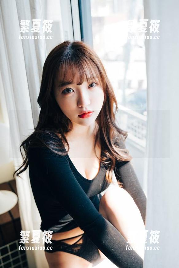 Son Ye Eun 写真中的“小把戏”:Son Ye Eun的PLAYGAMESOLO原图,总是发人深省又让人捧腹。